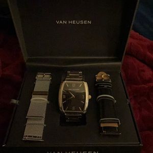 Van Heusen watch with 2 extra bands and box